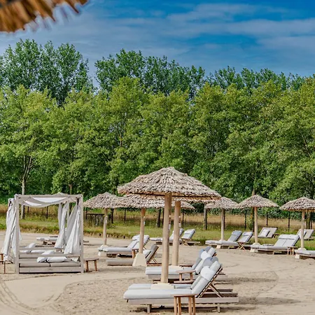 Villa Wellness With Sauna, Outdoor Bath And Shower, Parc Maasresidence