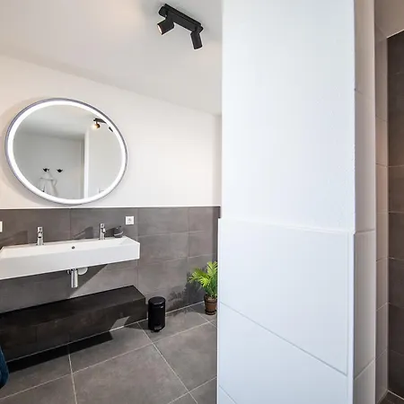 Wellness With Sauna, Outdoor Bath And Shower, Parc Maasresidence Villa Thorn