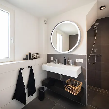 Wellness With Sauna, Outdoor Bath And Shower, Parc Maasresidence Villa Thorn