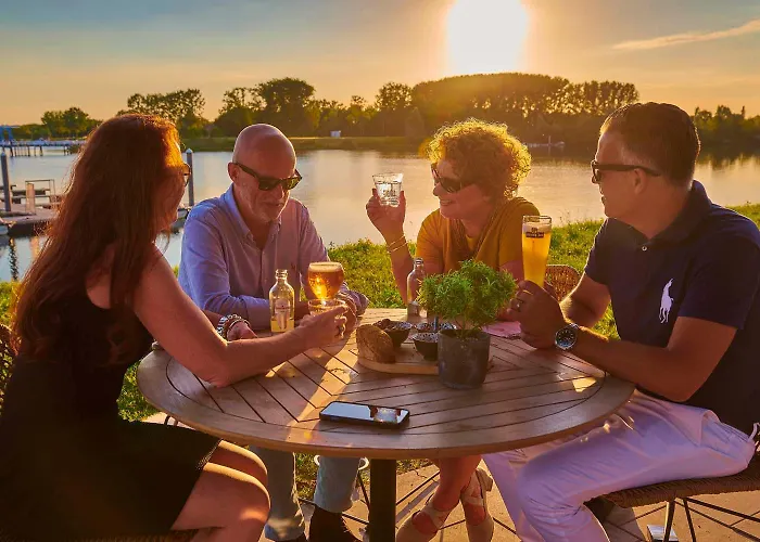 Wellness With Sauna, Outdoor Bath And Shower, Parc Maasresidence 빌라 토른